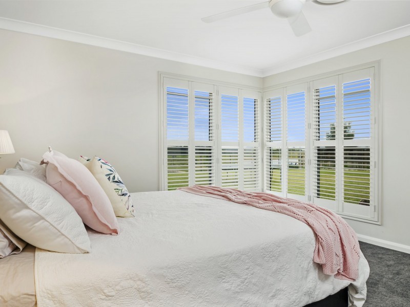 18 Lakeview Avenue, Rosenthal Heights QLD 4370