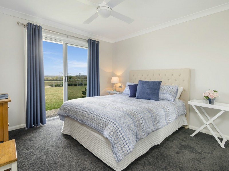 18 Lakeview Avenue, Rosenthal Heights QLD 4370