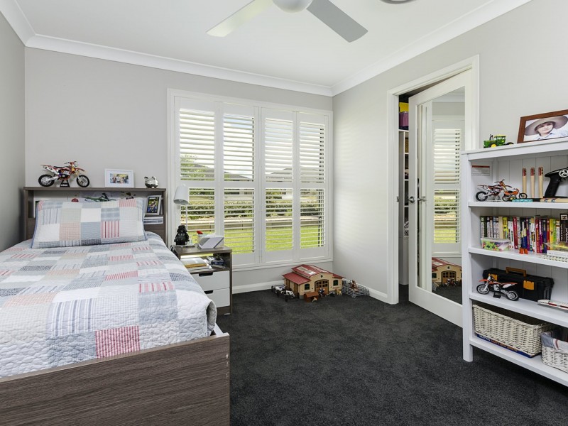 18 Lakeview Avenue, Rosenthal Heights QLD 4370