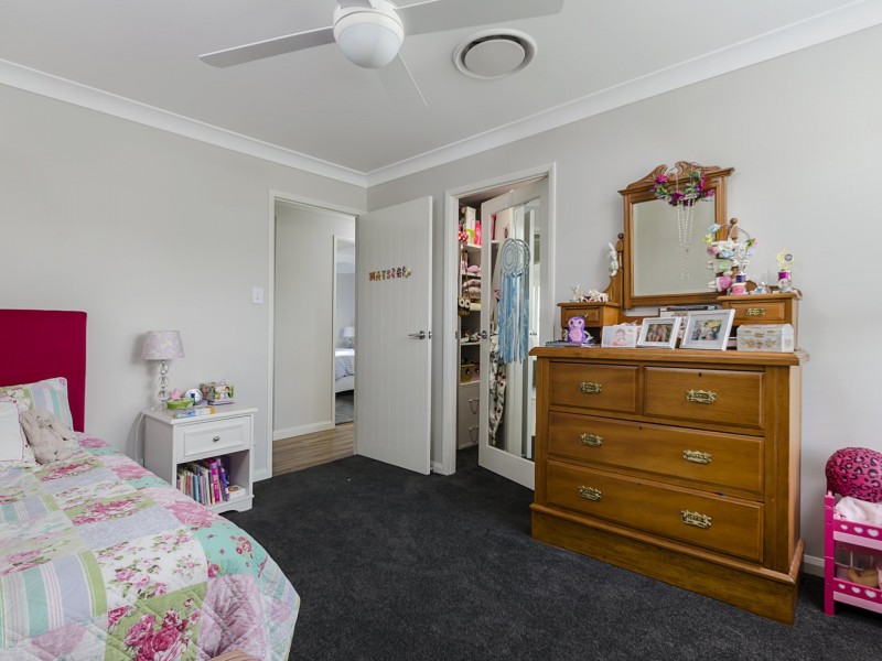 18 Lakeview Avenue, Rosenthal Heights QLD 4370