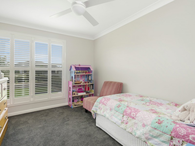 18 Lakeview Avenue, Rosenthal Heights QLD 4370
