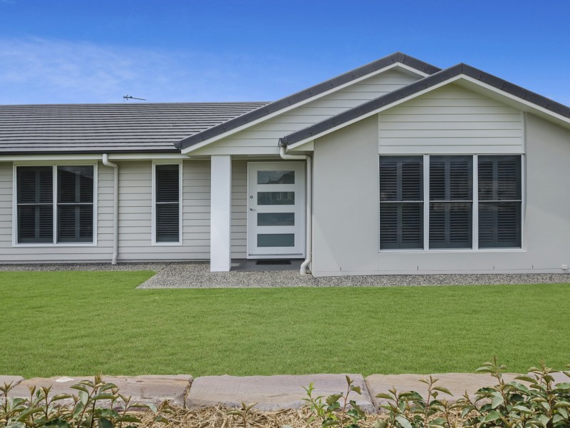 18 Lakeview Avenue, Rosenthal Heights QLD 4370