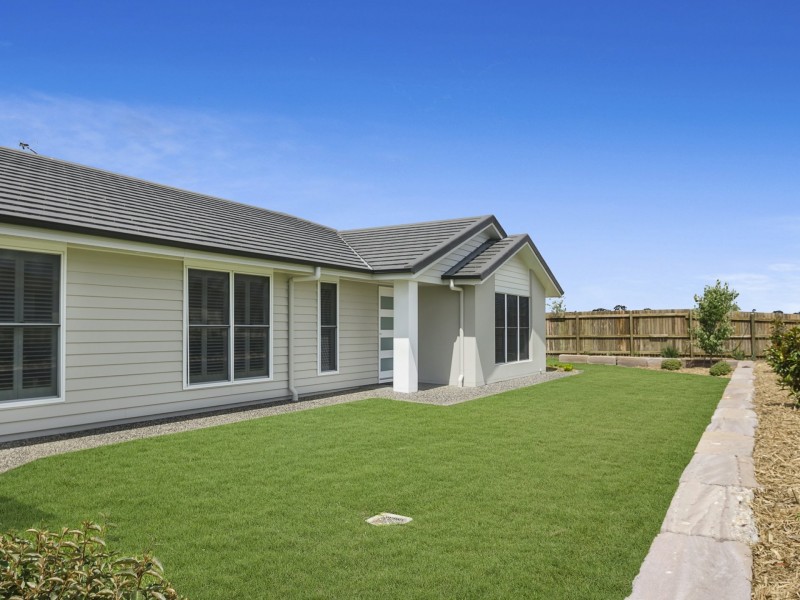 18 Lakeview Avenue, Rosenthal Heights QLD 4370