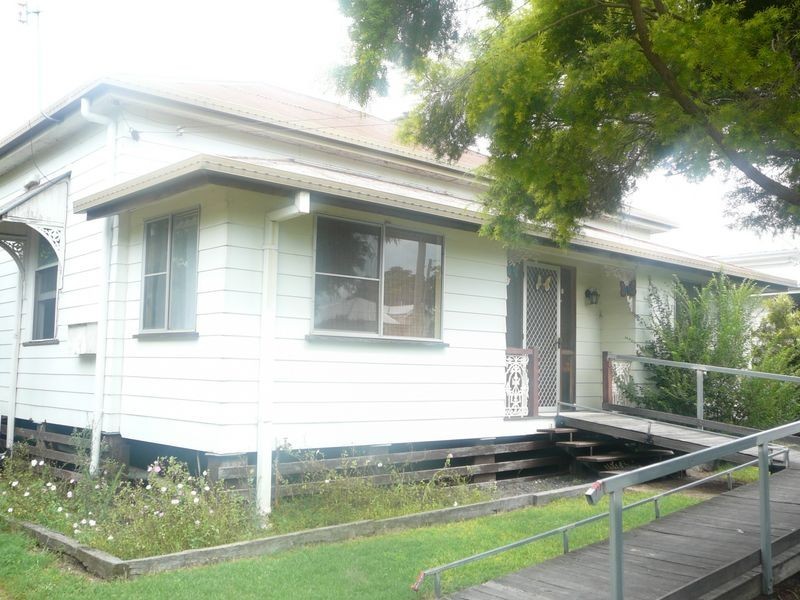 82 Guy Street, Warwick QLD 4370