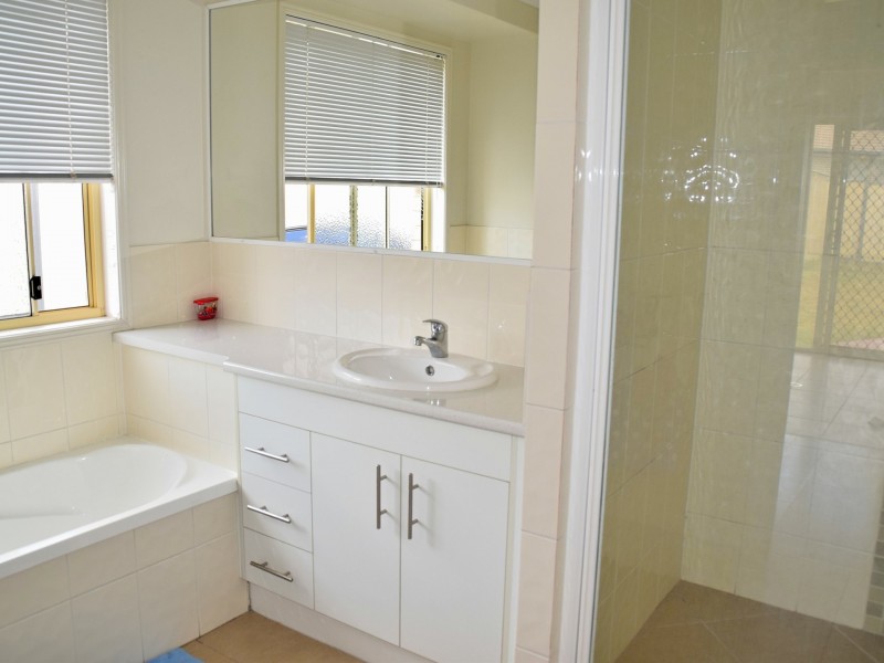 8 Rose Vale Court, Warwick QLD 4370