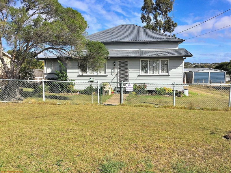 11 Wallace Street, Warwick QLD 4370