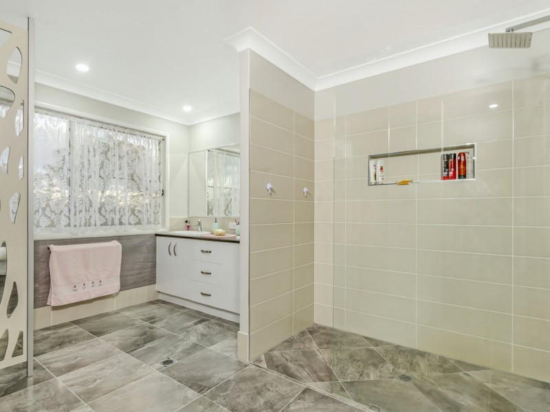 44 Everest Road, Rosenthal Heights QLD 4370