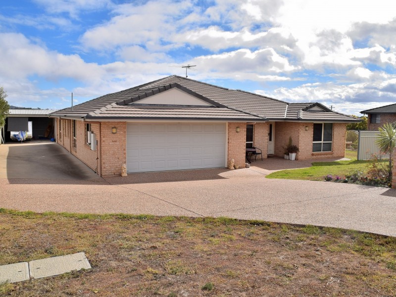 52 Doncaster Drive, Rosenthal Heights QLD 4370