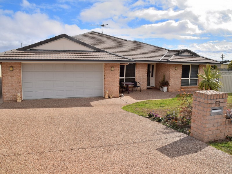 52 Doncaster Drive, Rosenthal Heights QLD 4370