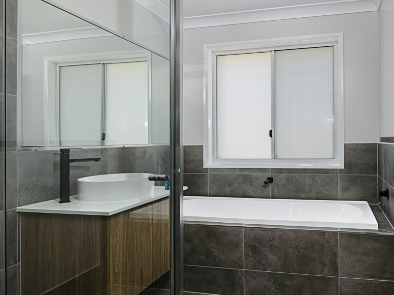 4 Derby Drive, Rosenthal Heights QLD 4370