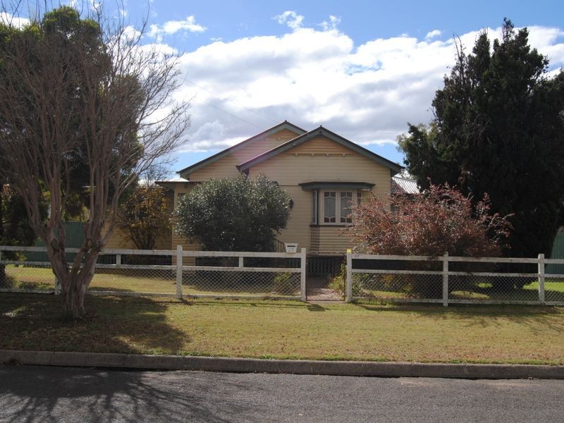 27 Pratten Street, Warwick QLD 4370