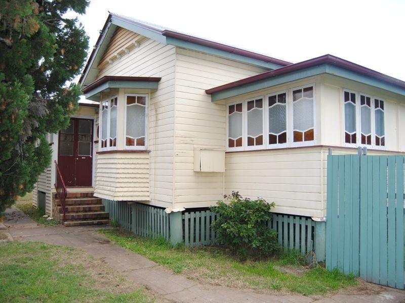 27 Pratten Street, Warwick QLD 4370