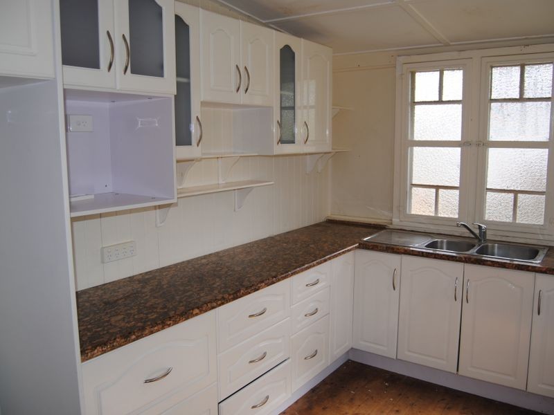 27 Pratten Street, Warwick QLD 4370