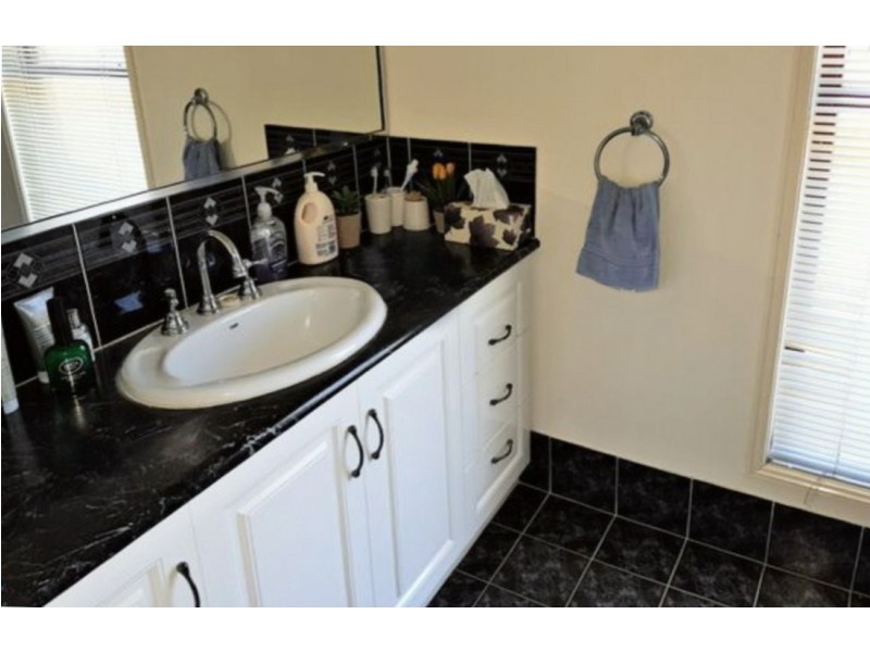 211 Homestead Road, Rosenthal Heights QLD 4370