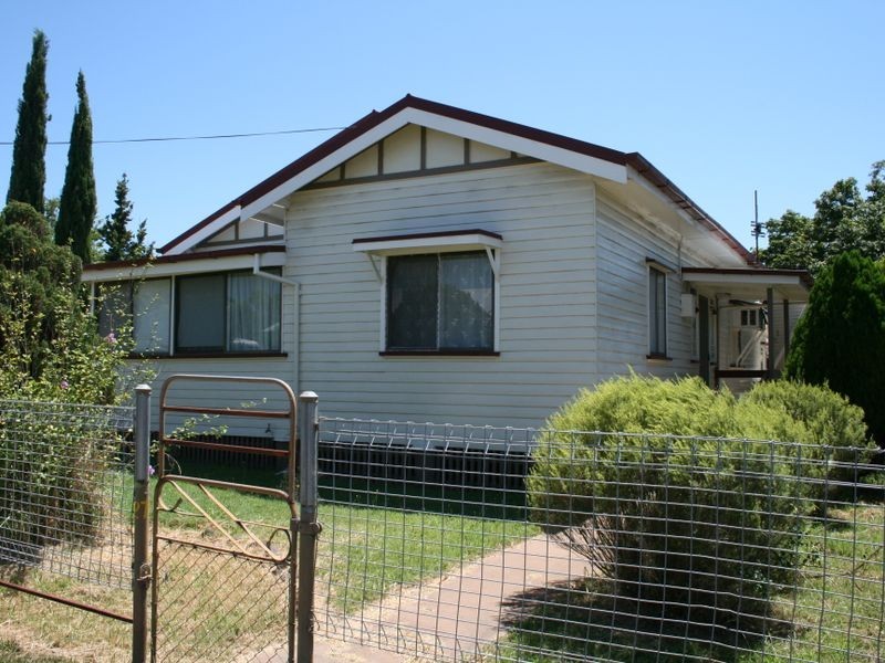 27 Oak Avenue, Warwick QLD 4370