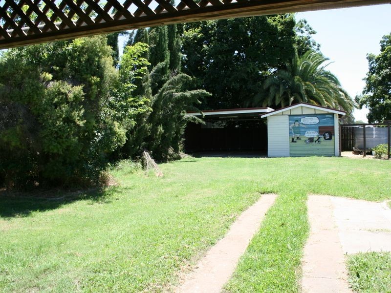 27 Oak Avenue, Warwick QLD 4370