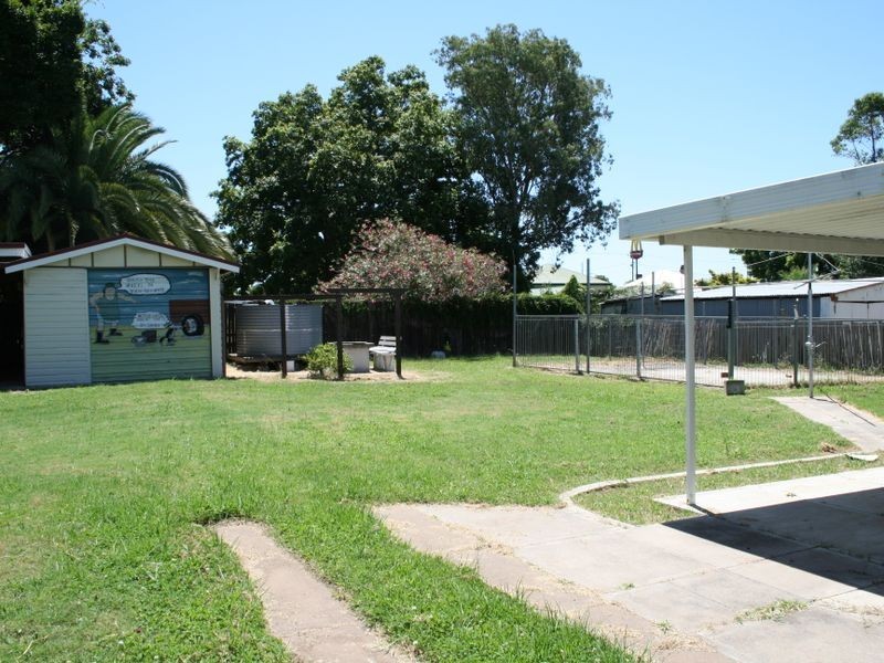 27 Oak Avenue, Warwick QLD 4370