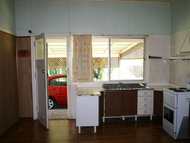 27 Oak Avenue, Warwick QLD 4370