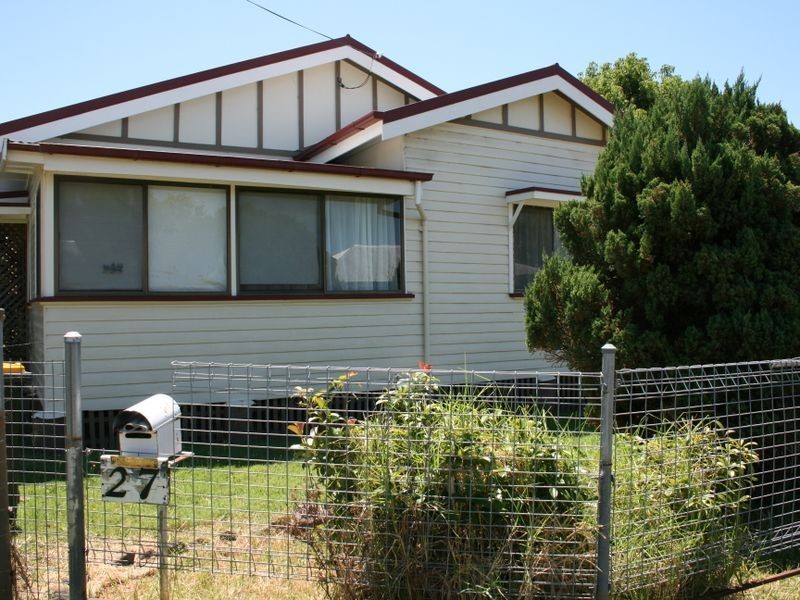 27 Oak Avenue, Warwick QLD 4370