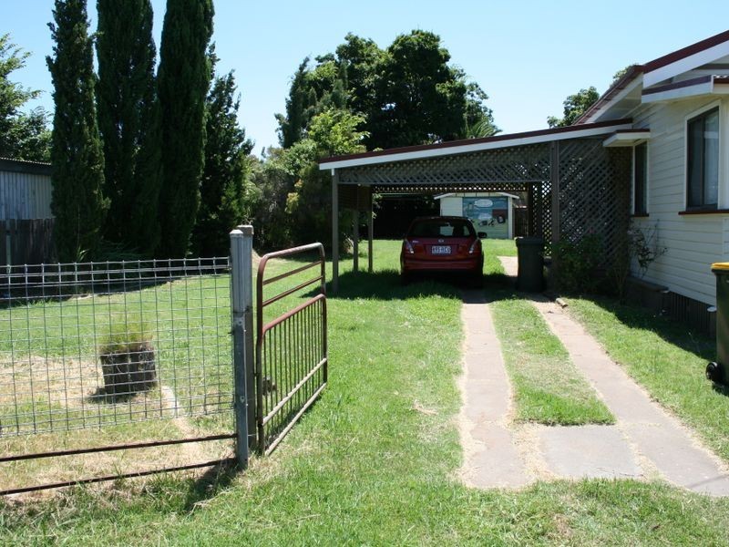 27 Oak Avenue, Warwick QLD 4370