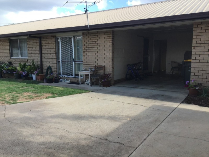 2/27 Wilga Avenue, Warwick QLD 4370