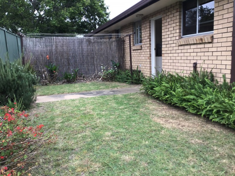 2/27 Wilga Avenue, Warwick QLD 4370