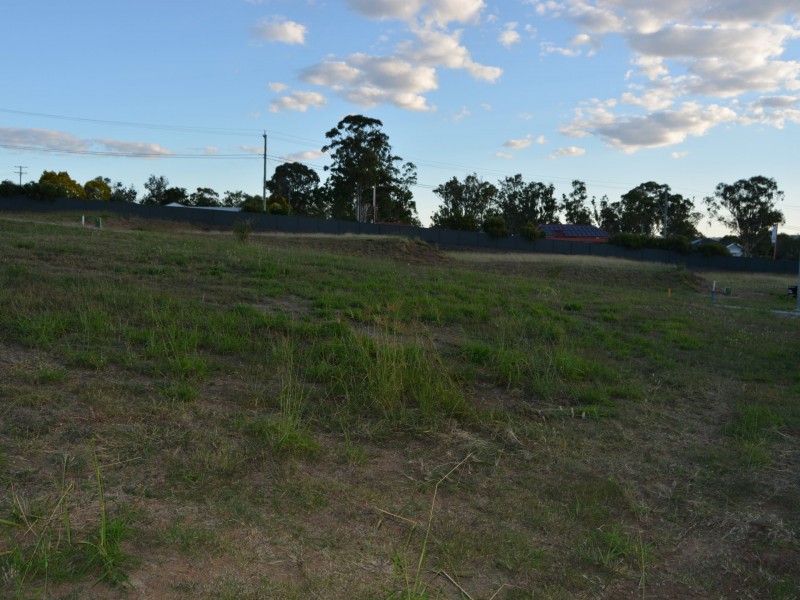 1 Pera Crescent, Warwick QLD 4370