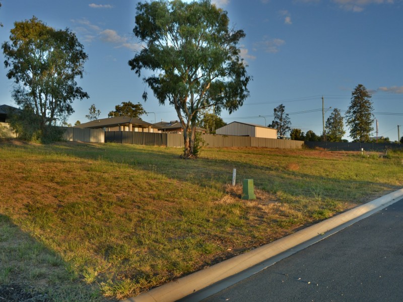 20 Pera Crescent, Warwick QLD 4370