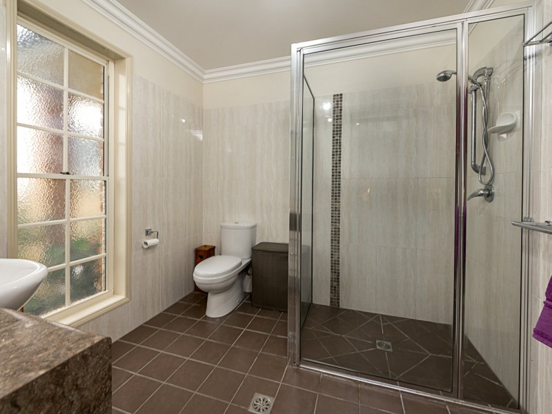 452 Glenvale Road, Leslie Dam QLD 4370