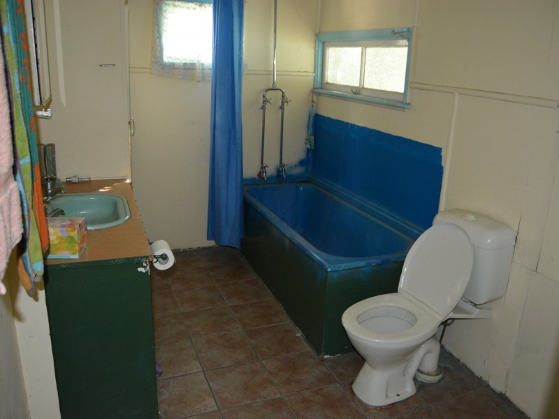 20 Wallace st, Warwick QLD 4370