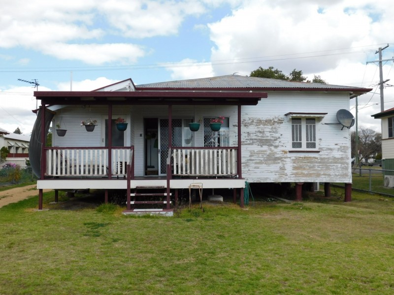 81 Pratten Street, Warwick QLD 4370