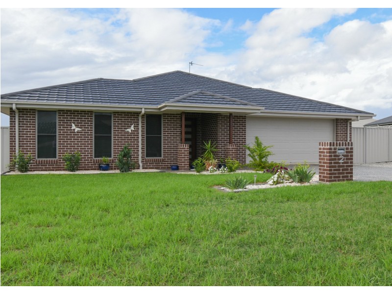 2 Derby Drive, Rosenthal Heights QLD 4370