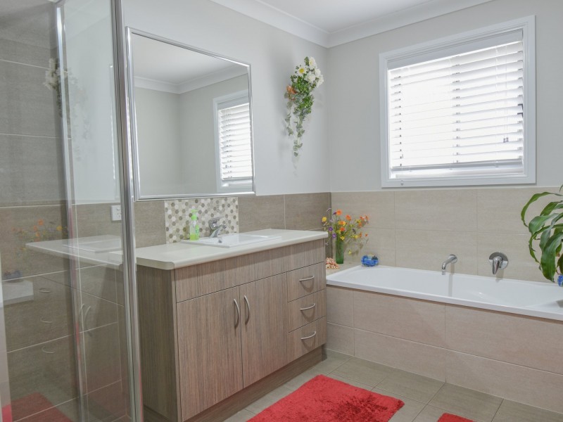 2 Derby Drive, Rosenthal Heights QLD 4370