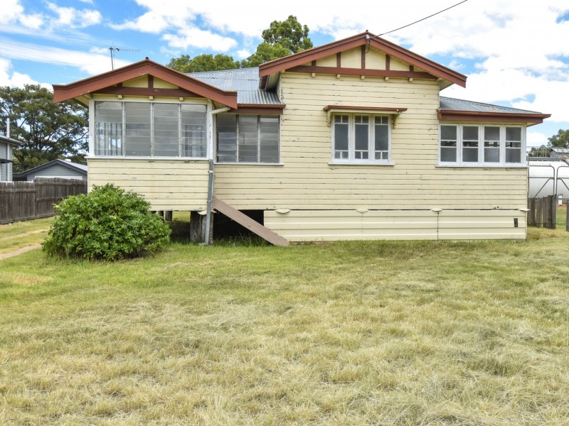 39A Lyons st, Warwick QLD 4370