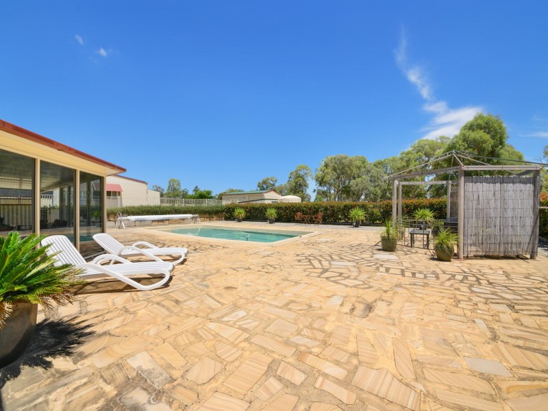 1 Glenhaven Court, Rosenthal Heights QLD 4370