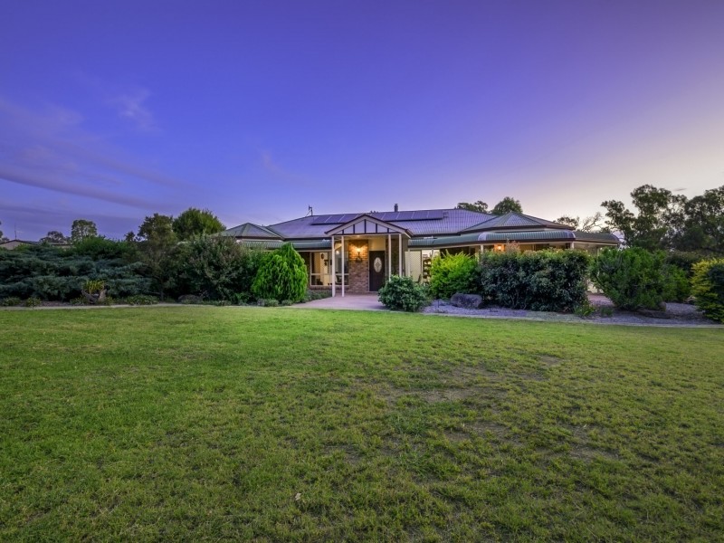 1 Glenhaven Court, Rosenthal Heights QLD 4370