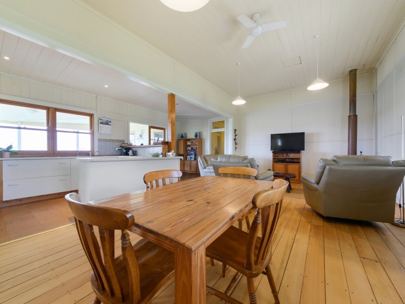 270 Blacksoil Lane, Upper Wheatvale QLD 4370