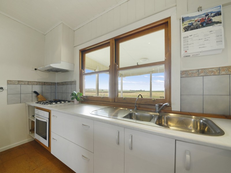 270 Blacksoil Lane, Upper Wheatvale QLD 4370