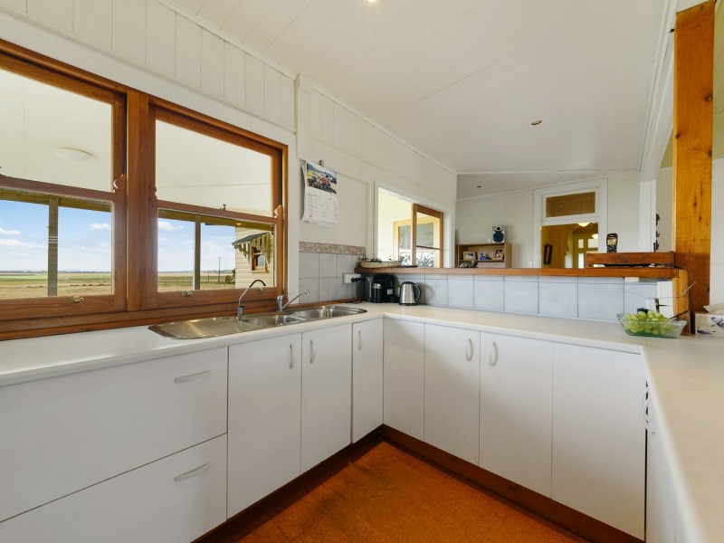 270 Blacksoil Lane, Upper Wheatvale QLD 4370