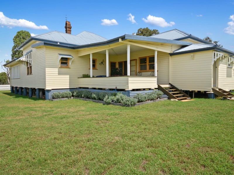 270 Blacksoil Lane, Upper Wheatvale QLD 4370