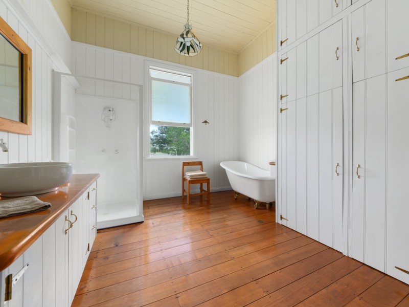 270 Blacksoil Lane, Upper Wheatvale QLD 4370