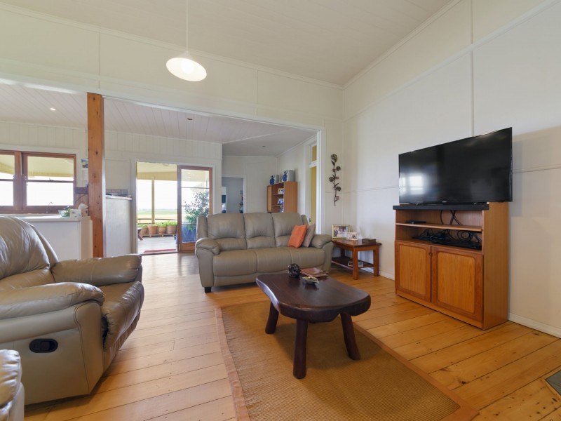 270 Blacksoil Lane, Upper Wheatvale QLD 4370