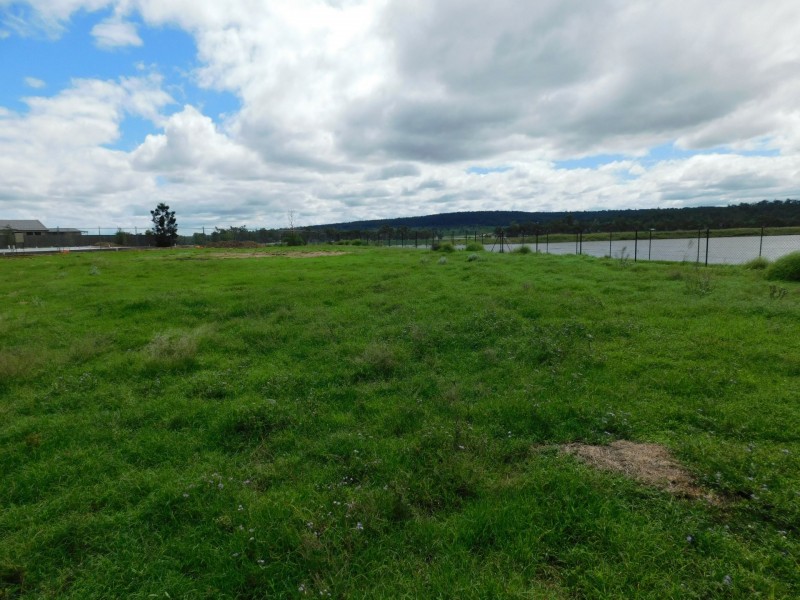 22 Lakeview ave, Rosenthal Heights QLD 4370