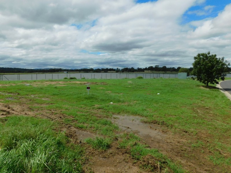 22 Lakeview ave, Rosenthal Heights QLD 4370