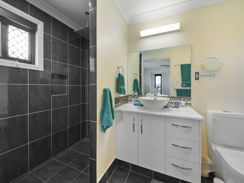 15 Lakeview Avenue, Warwick QLD 4370