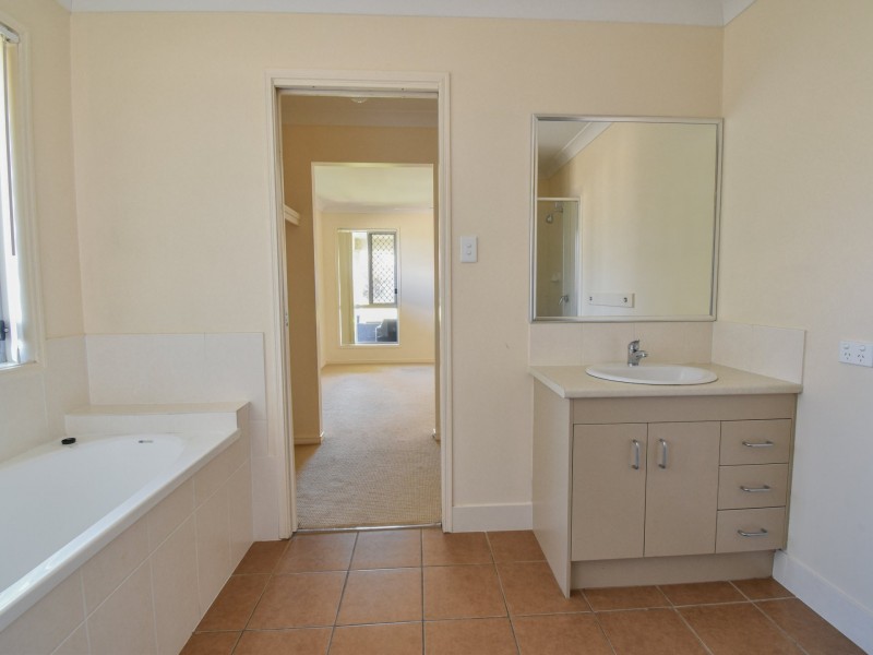 Unit 1 35 Capital drive, Rosenthal Heights QLD 4370