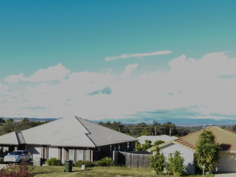 Unit 1 35 Capital drive, Rosenthal Heights QLD 4370