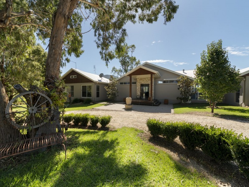 737 Top Swanfels Road, Swanfels QLD 4371