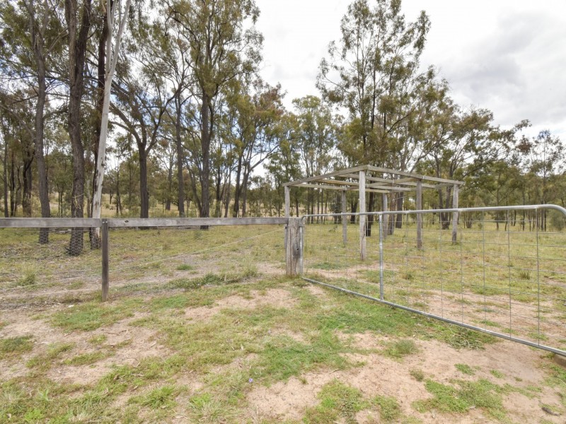 69 Iron Bark Lane, Leslie Dam QLD 4370