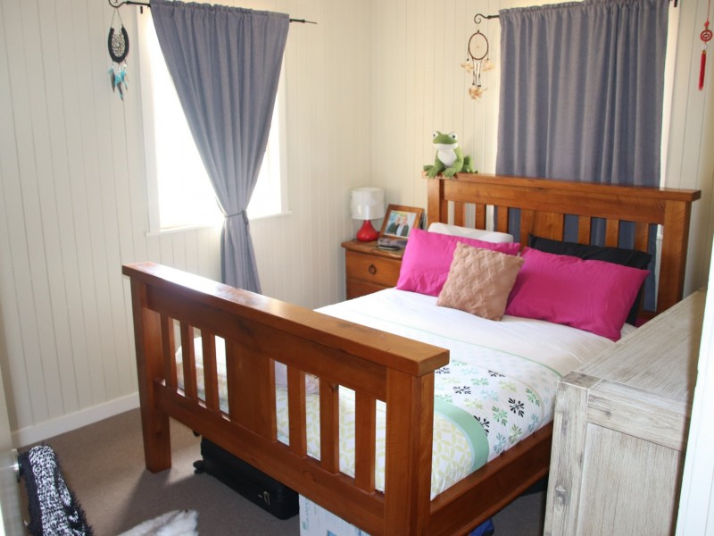 99 Baron Street, Hendon QLD 4362